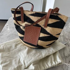 Loewe Paula’s Ibiza raffia tote bag pre-loved